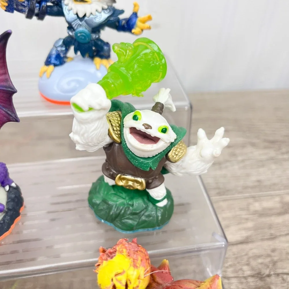Skylander Lot of 10 Figures +2 Kids meal figures - Some broken, Read description